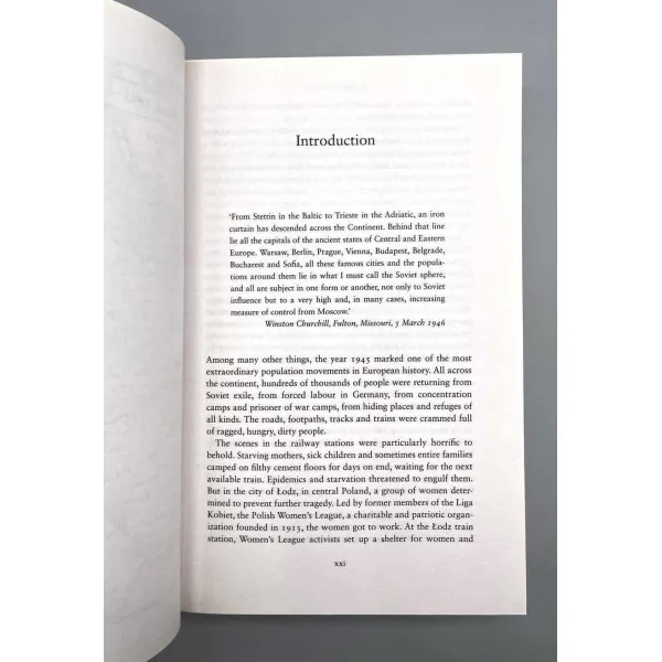 Iron Curtain. Anne Applebaum