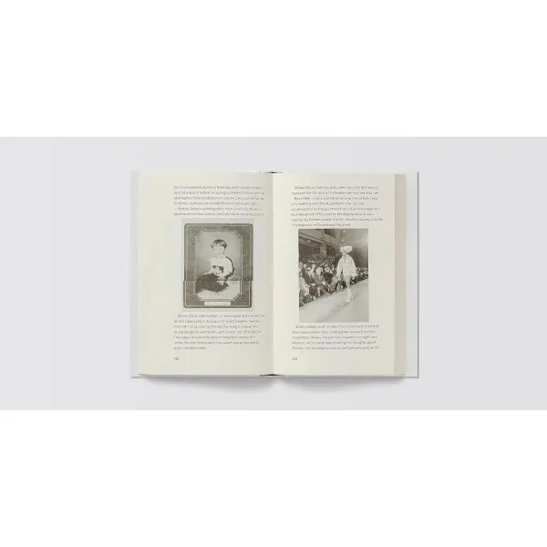 Bring No Clothes. Bloomsbury and the Philosophy of Fashion