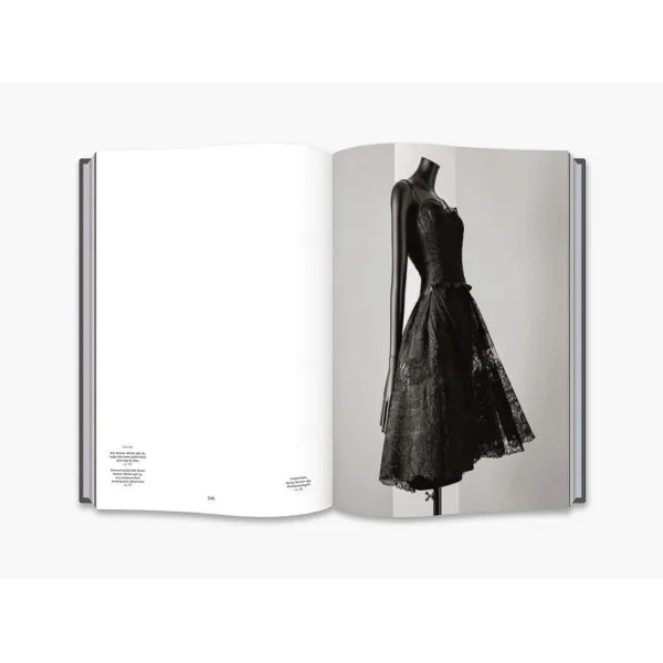 Gabrielle Chanel . Fashion Manifesto