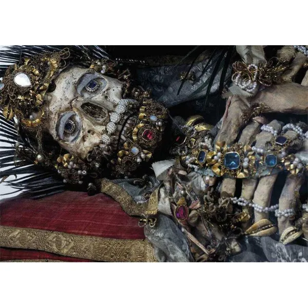 Heavenly Bodies . Cult Treasures and Spectacular Saints from the Catacombs