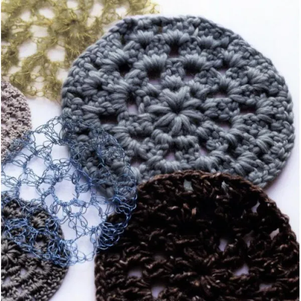 Essential Crochet : 30 Irresistible Projects for You and Your Home