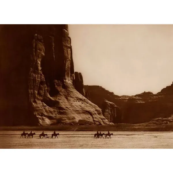 Edward S. Curtis . One Hundred Masterworks