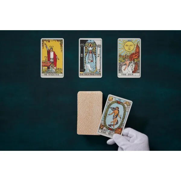 The Tarot of A. E. Waite and P. Colman Smith (травмована обкладинка, ціну знижено)