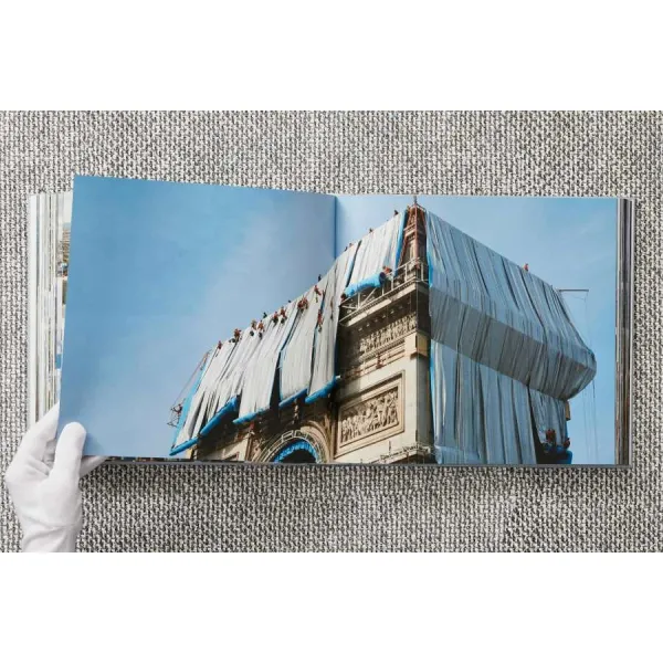 Christo and Jeanne-Claude. L'Arc de Triomphe, Wrapped, Paris (on request)